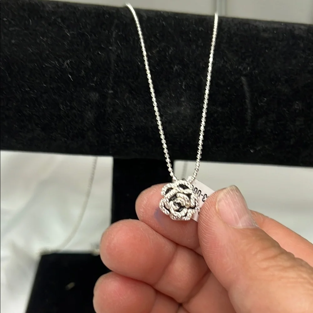 Elegant Silver Necklace with Rose Pendant - Picture 2 of 4